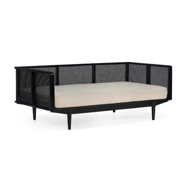 Spindle Daybed With White Cotton Mattress