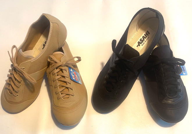 Instep shoe is a high quality cotton canvas shoe with vinyl trim