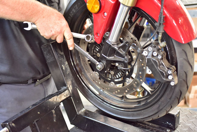 RC3 Front Wheel Removal Maintenance Image