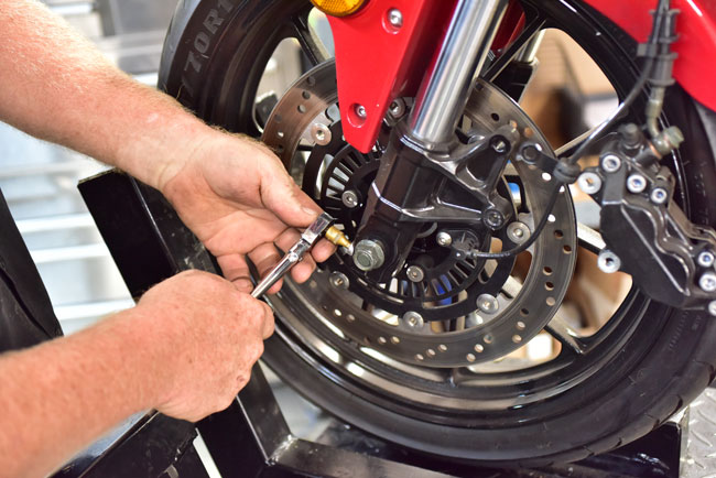 RC3 Front Wheel Removal Maintenance Image