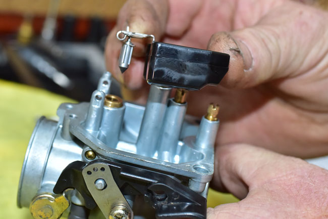 TT250 Carburetor Maintenance Image