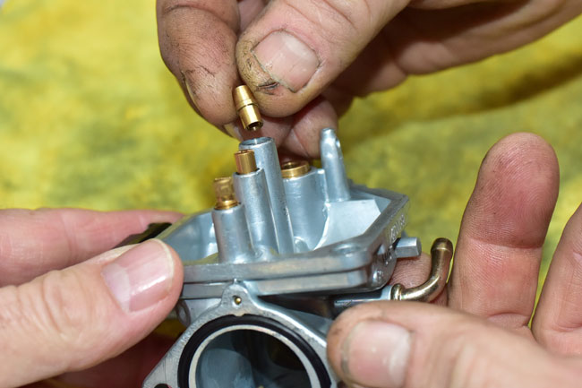 TT250 Carburetor Maintenance Image