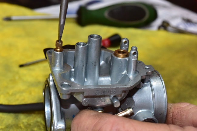 TT250 Carburetor Maintenance Image