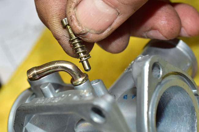 TT250 Carburetor Maintenance Image