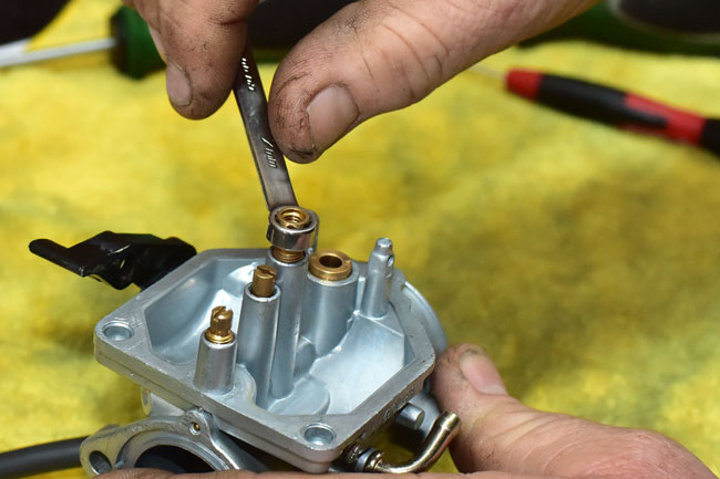 TT250 Carburetor Maintenance Image