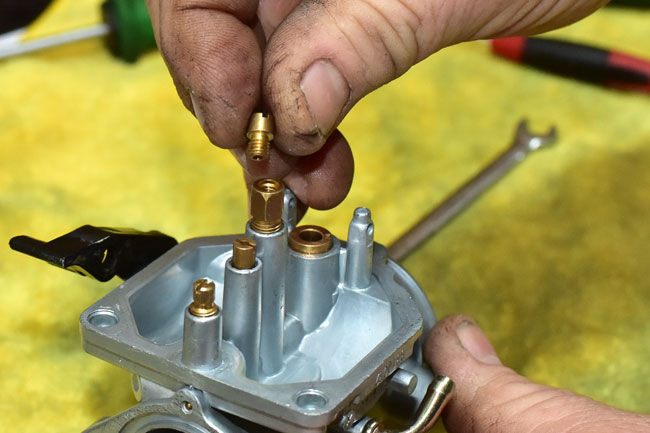 TT250 Carburetor Maintenance Image