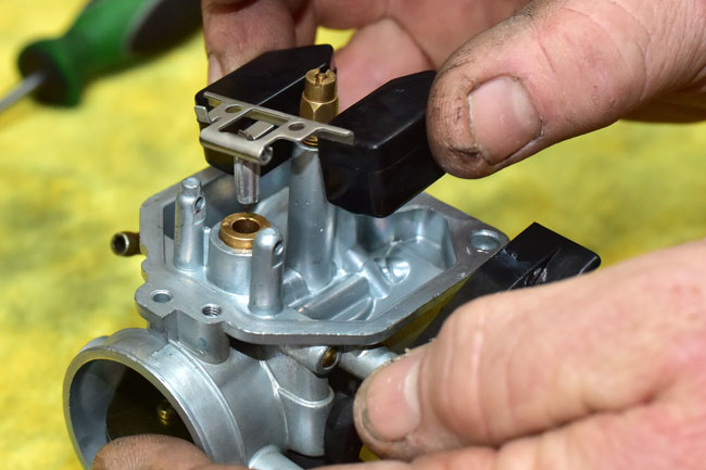 TT250 Carburetor Maintenance Image