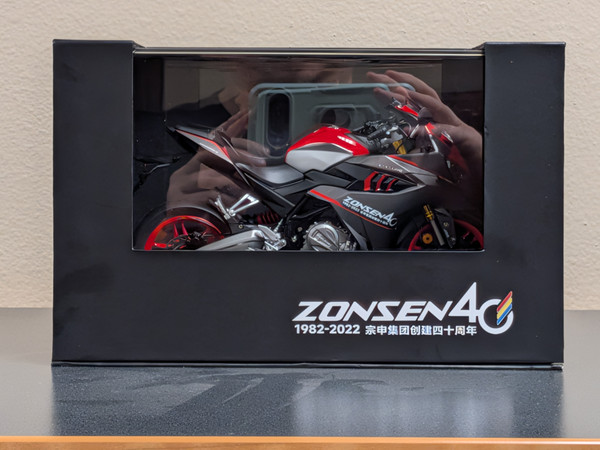 Zonsen (Zongshen) 40th Anniversary Commemorative Cyclone Sportbike Scale Model – Limited Edition #1728 w/ Display Case
