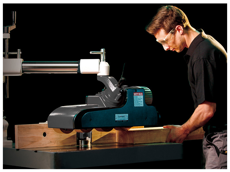 Convenient hands-free operation 
The DC feeders ensure consistent material feeding on a wide range of woodworking machines, resulting in optimum quality of the end product. The feeder setup allows the operator's hands to remain away from the cutting tool resulting in a safer operation.
