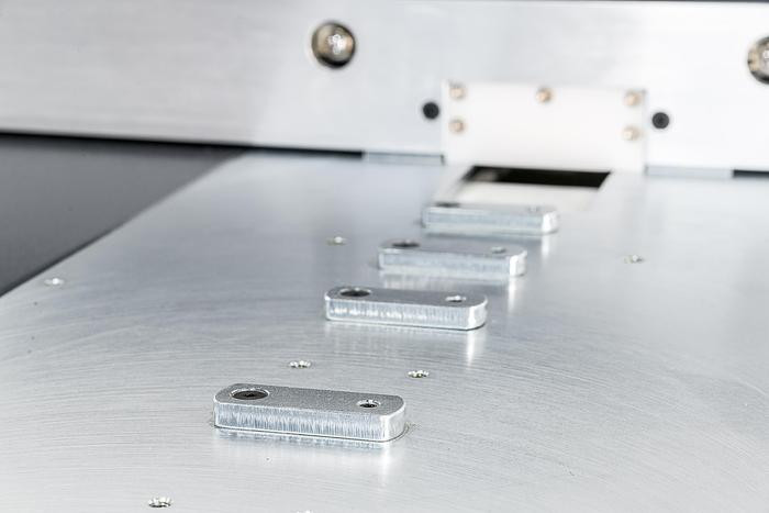 • Under mounted low profi le stops allow operator to slide assembled 
 drawer box from side to side without having to pick up the box.