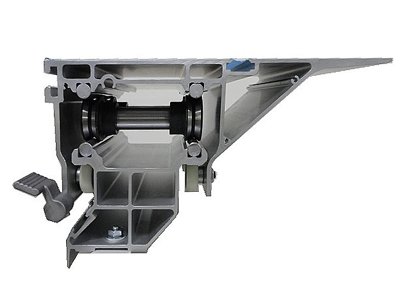 Smooth-rolling sliding table assembly This is a cross-section of the sliding table assembly. It shows the reinforced webbing inside the extrusions, which ensures a perfectly straight and precise table. The steel tollers run on hardened upper and lower linear guides. The locking lever to the left is used to lock the table during panel loading.