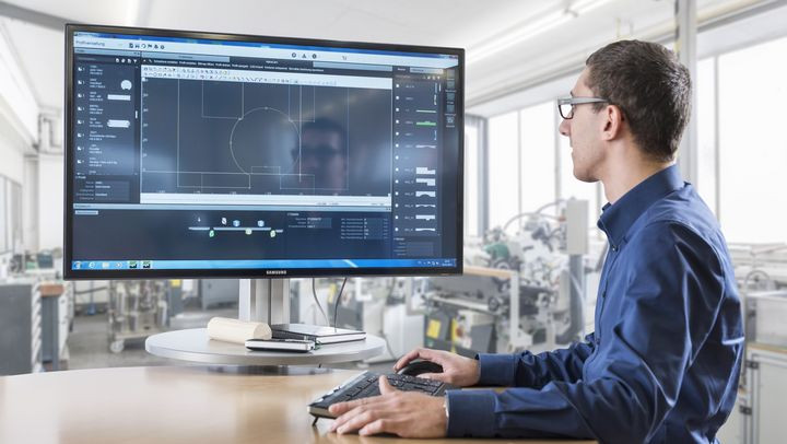Considerable saving of time
Working with the SOLID GRIND 1000 P results in considerable saving of time - in the grinding room as well as at the moulder. Due to the fully automatic grinding the operator must only enter the working parameters and start the machine. The production itself runs unmanned. Also the manufacture of the template is eliminated. Thus, the moulder can be set up accurately.