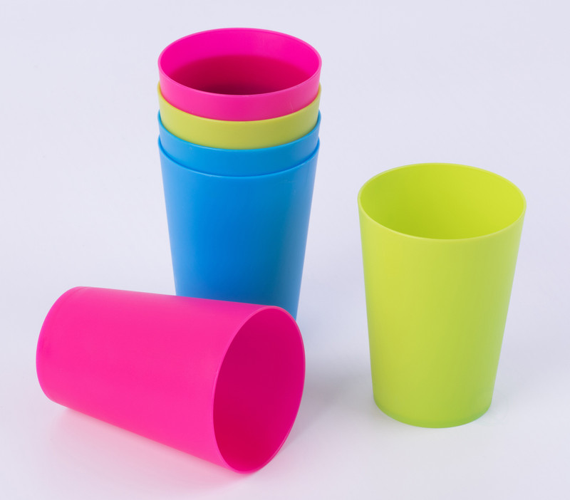 Basicwise Plastic Reusable Cups 7 oz Set of 6 (2 Red, 2 Green, 2 Blue)