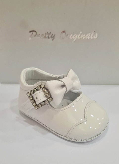 Pretty Originals UE02650D Girls White Patent Mary-Jane Style Shoe with Patent Bow & Diamante Buckle Fastening Pretty Originals UE02650D Girls White Patent Mary-Jane Style Shoe with Patent Bow & Diamante Buckle Fastening