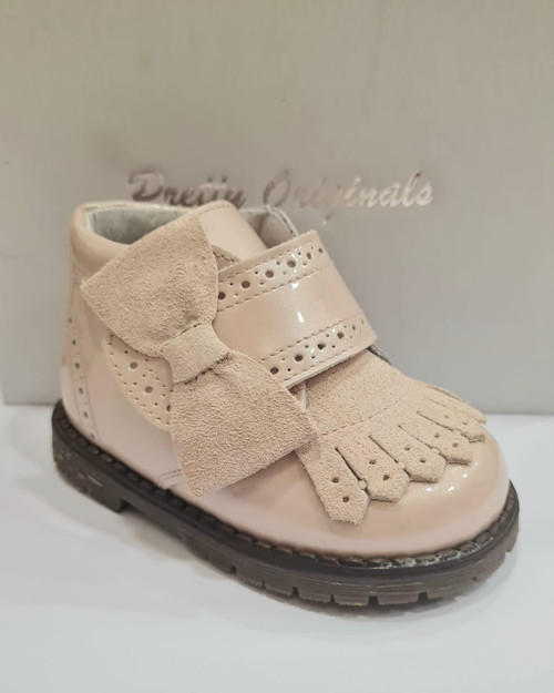 Pretty Originals UE31434E Girls Pink Winter Boots – Patent & Suede Mix with Side Suede Bow and Velcro Fastening Pretty Originals UE31434E Girls Pink Winter Boots – Patent & Suede Mix with Side Suede Bow and Velcro Fastening