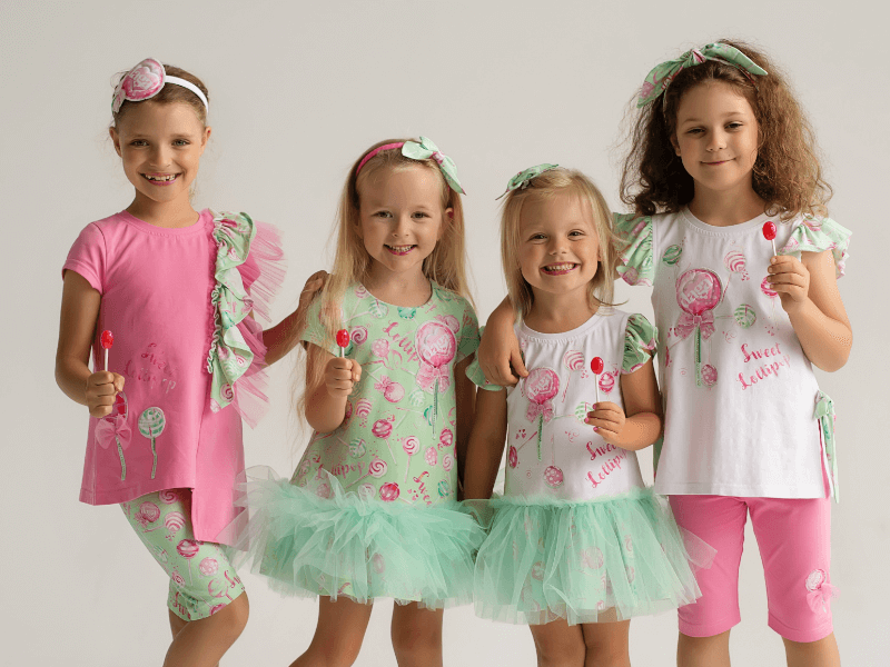 4 children dressed in daga