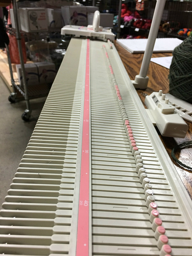 Silver Reed LK150 MidGauge Knitting Machine Super Easy to Use