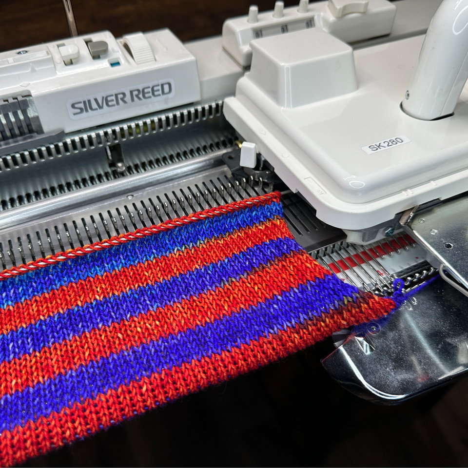 Silver Reed LK150 Mid-Gauge Knitting Machine - Super Easy to Use