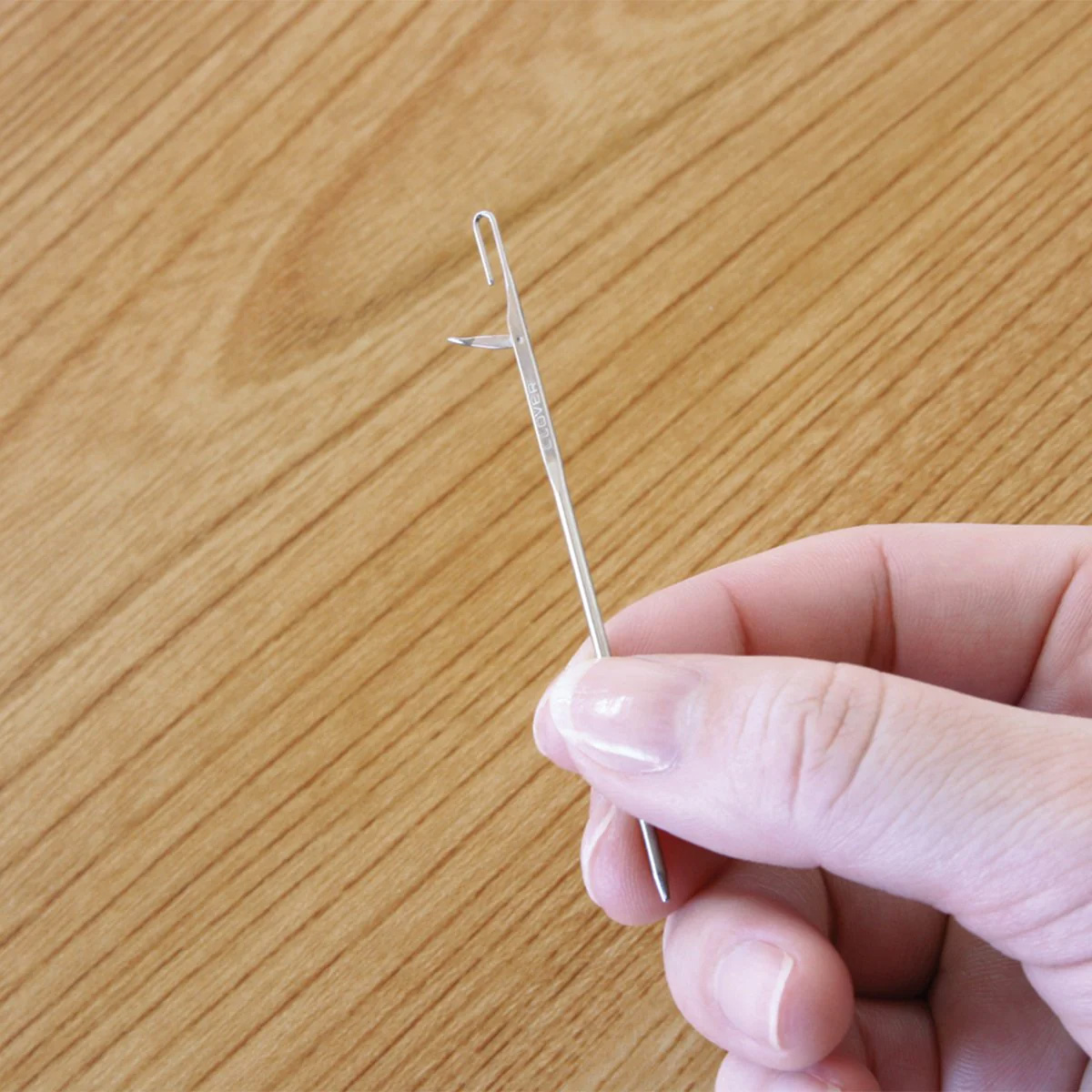 Clover Darning Needle with Latch Hook Eye #3160
