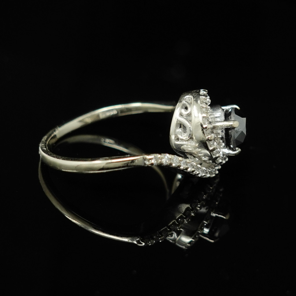 Vintage 10K White Gold Ring with Black Stone and Diamonds