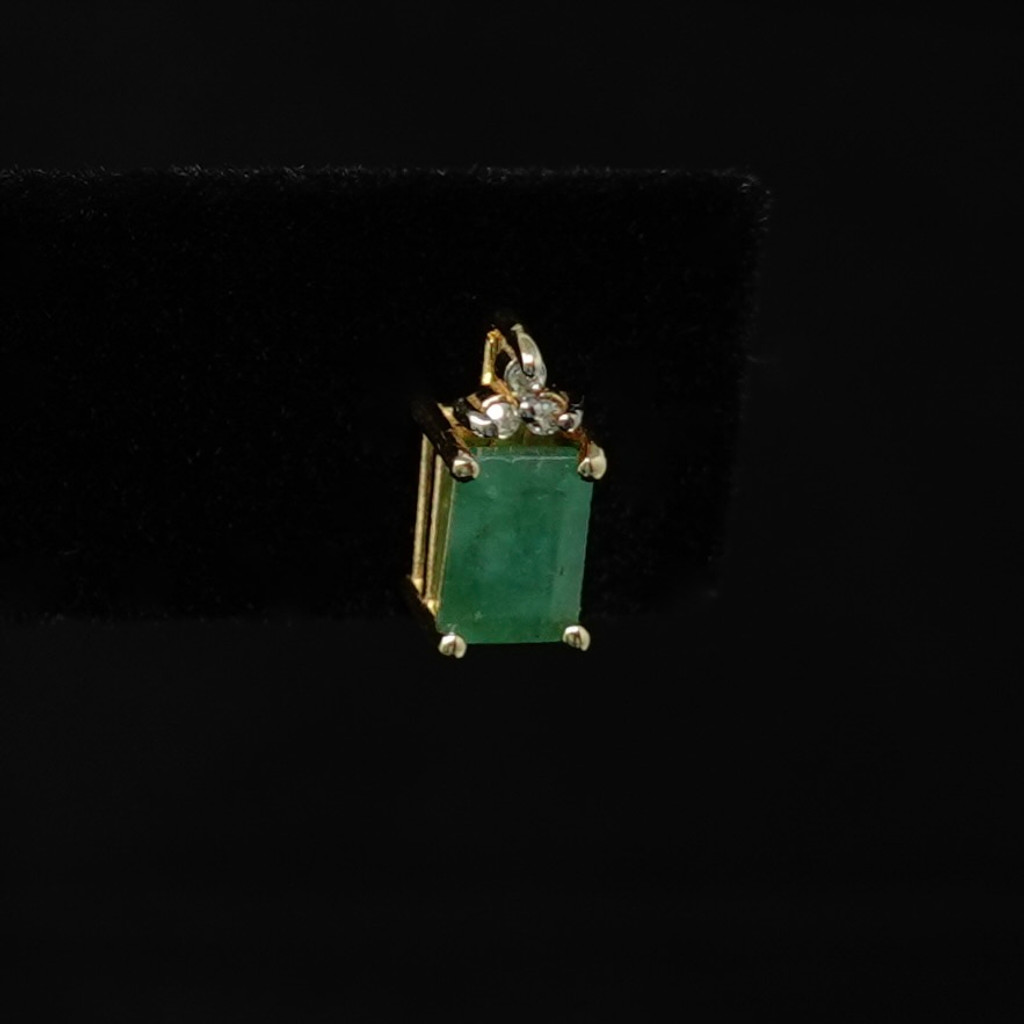 Vintage 14K Yellow Gold Jade and Diamond Earring