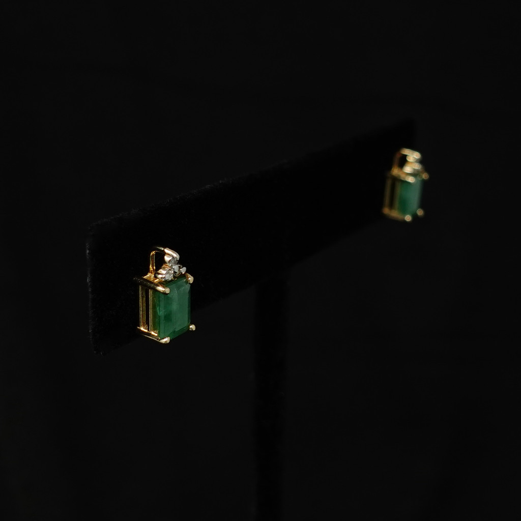 Vintage 14K Yellow Gold Jade and Diamond Earring