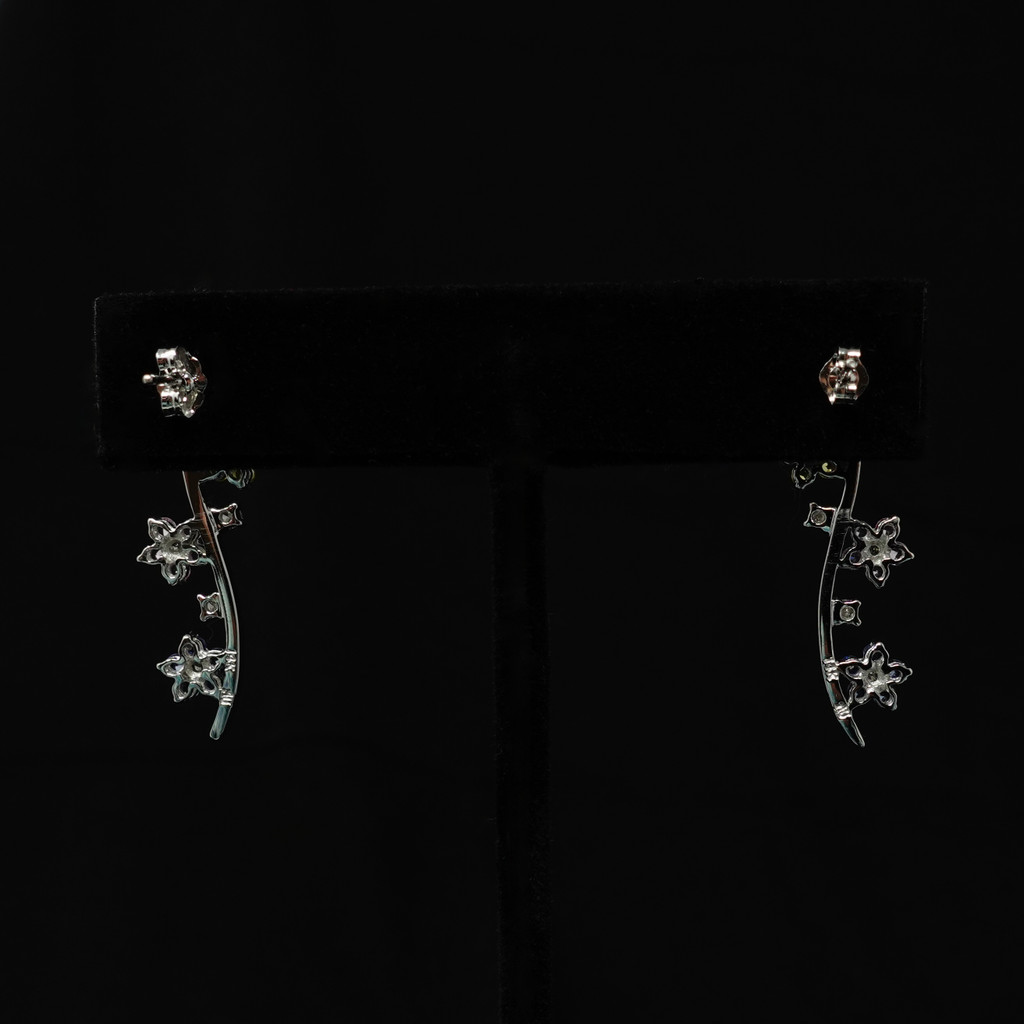 Vintage 14K White Gold Flower Earring