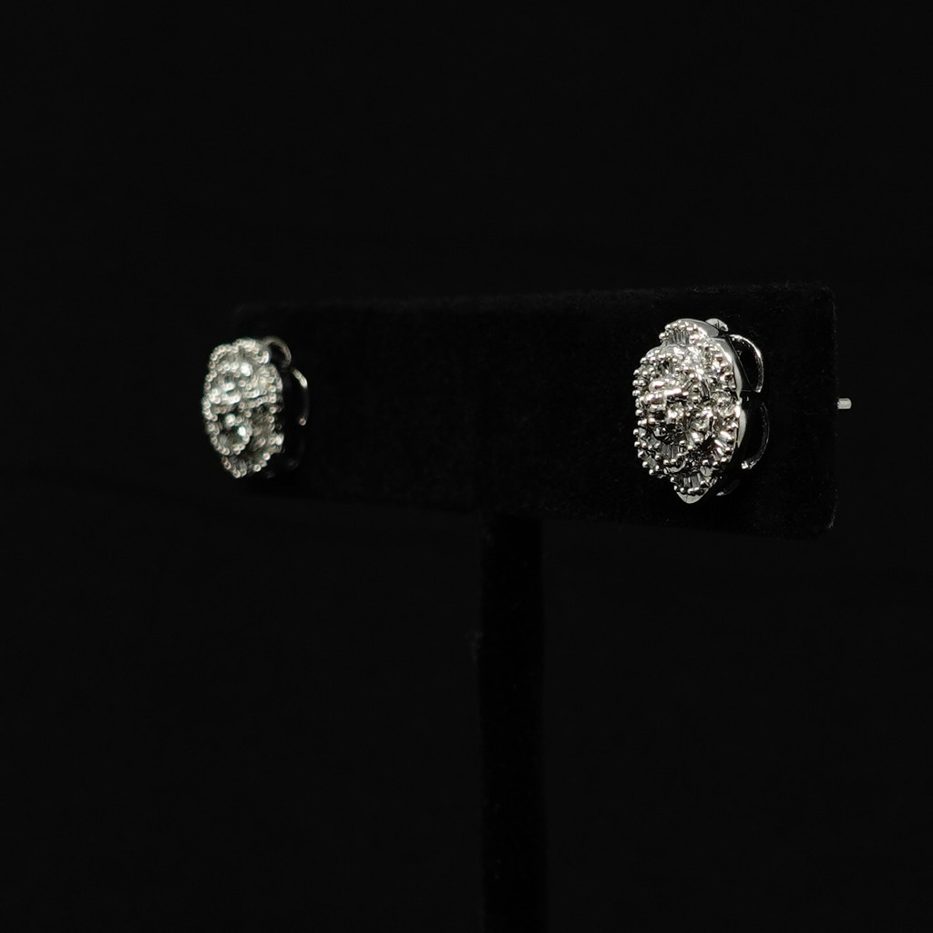 Vintage 10K White Gold Flower Stud Earring with Diamonds