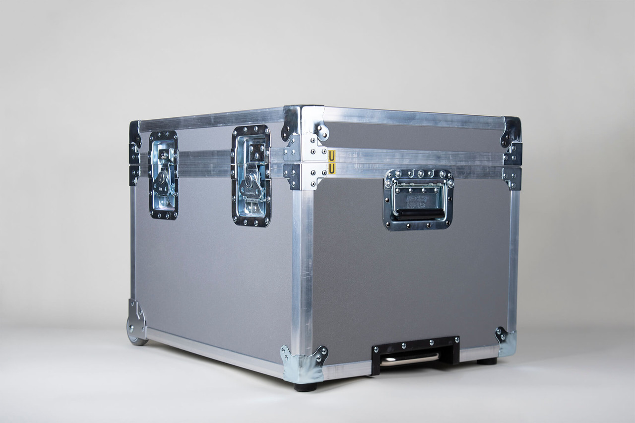 Photo of shipping case for series 290 and 295 balancing instruments, Side 2 - E47406