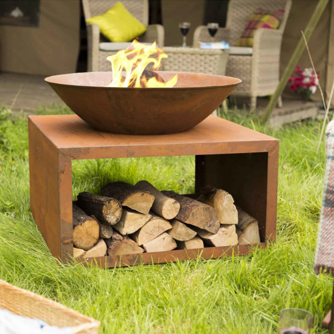 Moho Oxidised Steel Firepit with Steel Stand