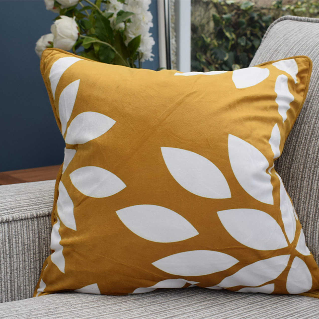 Cushion Petal Gold 45x45cm