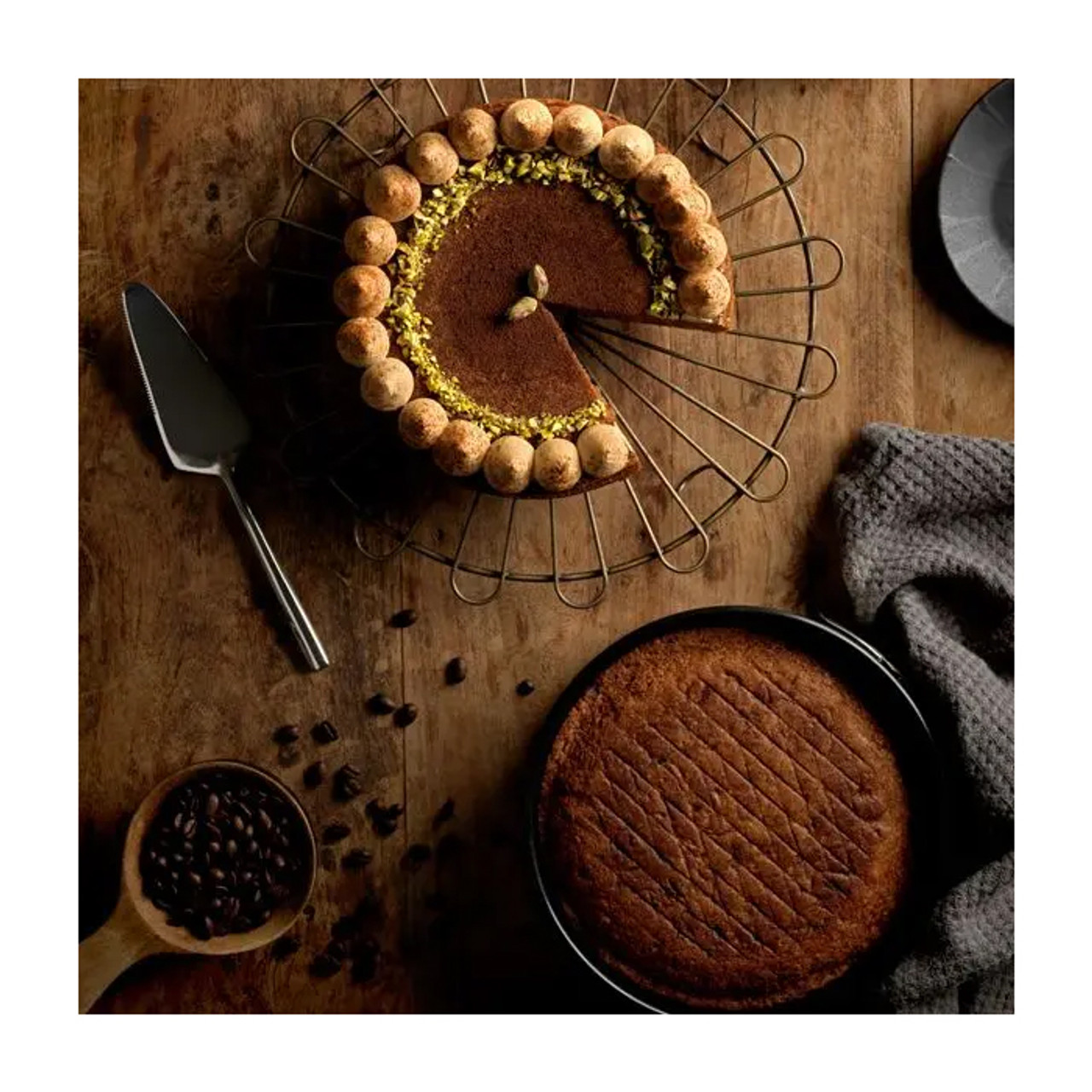 Heavy Gauge Metal Springform Round Cake Tin | Le Creuset