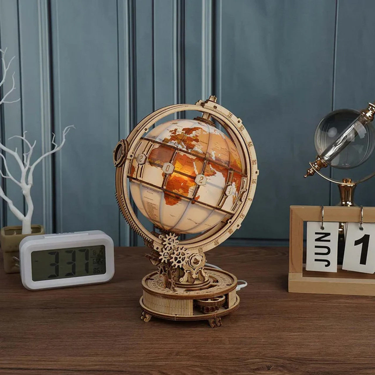 Luminous Globe 3D Wooden Puzzle *in-store