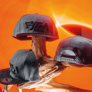 BTM Turbo Snap Back First Edition aus hochwertigem Material in Grau/Antrazit BTM Turbo Snap Back First Edition aus hochwertigem Material in Grau/Antrazit