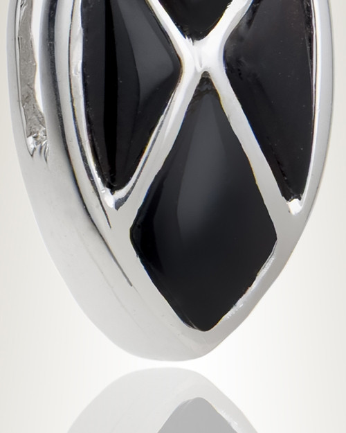 solemn memorial jewelry to hold a memory