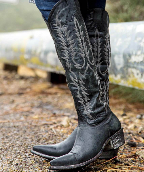The Old Gringo Mayra Black Cowgirl Boots are an absolute showstopper. These boots are made from the softest, most beautiful dark black distressed leather you'll ever put against your skin. With an 18-inch boot shaft, be sure to turn heads when you slip into these Old Gringo's. The embroidery on the tall shaft is etched in shiny, silver thread.
