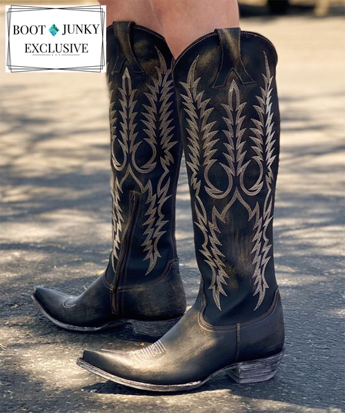 Turn some heads in these beautiful Mayra Boots from Old Gringo! Constructed from a rich, distressed chocolate brown leather, this boot features cream colored embroidery in the classic Mayra pattern. A signature, must have for any woman's closet!!!