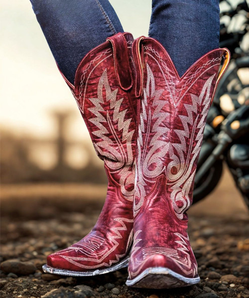 13" shaft
Classic Style in a sassy color!
A red pair of boots is a must have for this season.
Handmade
All Leather
Distressed leather finish