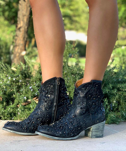 Rock in your flower child spirit with the Hippie Chick Black leather boots 
We love these ankle boots by Old Gringo... One of a kind and out of this world, these beauties are built for style and mega comfort! 
Embellishments include catchy Vesuvio black floral leather flowers. The interior is soft calf leather with a padded leather insole for comfort. 
The exterior is goat leather enhanced by antique brass hardware.
