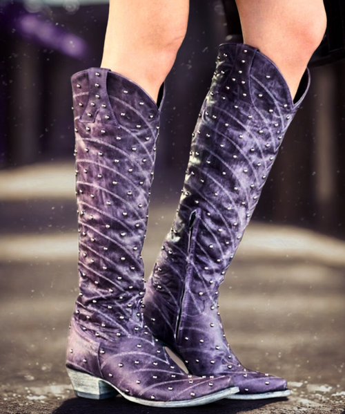 Silver studs and metallic stitching glam up this handcrafted Western boot by Old Gringo. 
 
Leather upper covered in silver studs.

Traditional 4L Snip toe.

Decorative metallic stitching.

Western-style layered vamp.

18" split-front shaft height

13" calf circumference.

Leather lining and distressed sole.

9964 Walking 1 1/2" stacked leather heel.

"Hosifookami" is handmade in Mexico.