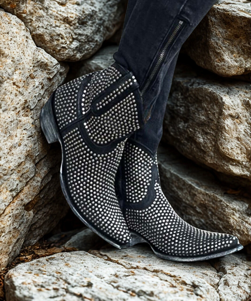 OLD GRINGO FULLY STUDDED BLACK Agujas Black Boot Super Rare Cult Classic Collector's full stud fashionista style!! 

A most popular rare and hard to find classic fashion style. This boot is available now with the snip toe and traditional heel.  This boot features all over silver metal nail head style studding. 

Old Gringo boots are handmade in Mexico. The upper is done in a black nubuck leather. 

The boot shaft stands approx. 5.5 inches high. 

So edgy and fashion forward. They are very fresh Casual MUST HAVE boot for your collection...

 

Toe - 4L (snip)

Heel - 9964 (traditional)

Shaft Height - 7"