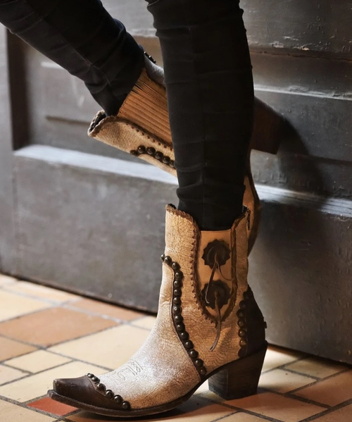 Show off your sense of style with this new arrival from Double D Ranch! The Stockyards is a genuine leather western boot featuring a turquoise leather with stud accents and tassel detail. Pair this with your favorite western looks for a chic style!

Genuine Leather

Shaft Height 8.5"

Leather - Turquoise

Stud Accents

4L Snip Toe