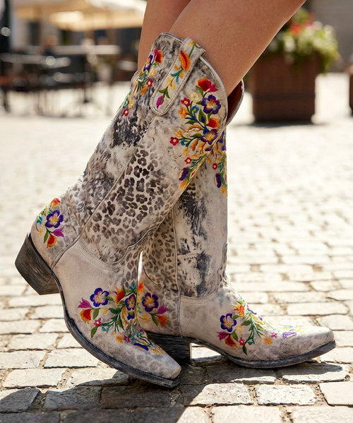 The Sora style is sweet and feminine, sure to add a whisper of western detail to your wardrobe. Don't be afraid to be bold and colorful in the Old Gringo Sora Gray Leopardito  13" leather boots! 