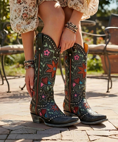 BEAUTIFUL PAIR OF CHOCOLATE LEATHER BOOTS WITH TURQUOISE OVERLAY TOOLING AND TOOLED FLOWERS. THE TWO DIFFERENT COLORED LEATHERS ARE PERFECTLY CRAFTED BY OLD GRINGOS DESIGNERS. THE HAND TOOLING WORK MAKES THESE BOOTS STAND OUT! THESE BOOTS PAIR WONDERFULLY WITH YOUR FAVORITE PAIR OF SKINNY JEANS! BECAUSE OF THE INTRICATE TOOLING DESIGN, THESE BOOTS CAN BE WORN CASUALLY OR ALL DOLLED UP! 

Measurements:

Shaft Height - 18"
Heel - 4 Long
Toe - Snip