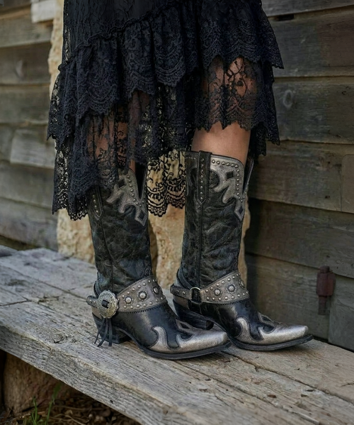 At Old Gringo, there is a passion for our product, for fashion and for always being one step ahead of the rest. We see beyond traditional style and work tirelessly to develop handcrafted pieces that combine classic western charm with contemporary edge. Each handmade piece is its own experience, with a unique personality that is sure to inspire and spark conversation among friends and strangers alike.

Model: L601-67

Color: Cobra/Camel

Toe: Sintino

Heel: Sintino

Shaft Height: 18"

Leather: Cobra