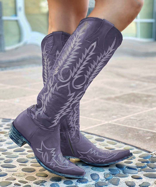 The Old Gringo Mayra Boots are SO on trend. These aren't just cowgirl boots; these are fabulous fashion boots. Handcrafted in Leon, Mexico with gorgeous distressed Old Gringo signature Violet vesuvio leather and accented with silvery embroidery.