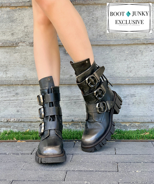 Buckle up and choose the A.S.98 Hamish this season! We love the rugged platform sole and heavy-duty style.  In Black Ice Brush Off.