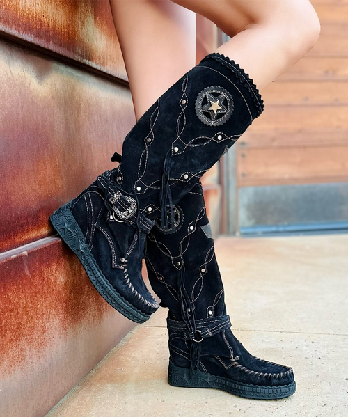 Mirea is one of our most stunning and original mid-rise boots. Featuring a internal wedge, thick handmade stitching on the instep and a comfortable ankle strap, Mirea has a wonderful slouchy shaft with star-shaped leather details, studs and soft fringing. In Carbon Black.