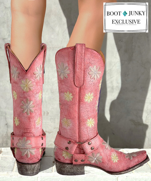 Show off your ultra-femme style in the remarkably beautiful Hannaflor cowboy boot from Old Gringo. This traditional silhouette is all decked-out with a supple grainy leather upper that's covered in blooming flower embroidery. This eye-catcher will get you glanced at from every angle as its exceptional craftsmanship is on display.
Color: PINK COMEX

Toe: SOUTHERN

Heel: 0

Shaft Height: 13"
