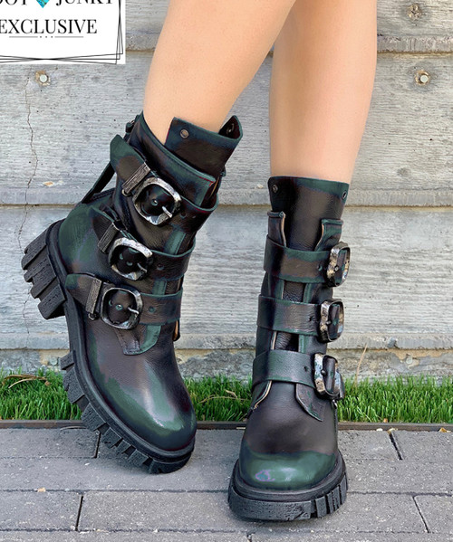 Buckle up and choose the A.S.98 Hamish this season! We love the rugged platform sole and heavy-duty style fit for your inner edgy rockstar. 

DETAILS

Leather Upper
Leather Lining
Rubber Sole
2" Heel
7" Shaft Height
10" Shaft Circumference
Measurements are taken from a size 37
Made In Europe